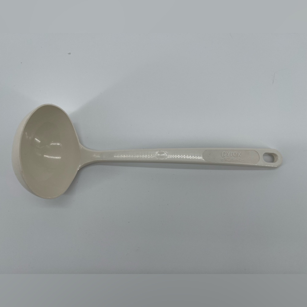 Pyrex White Plastic Cooking Spoon Ladle With Hanging Hole For Kitchen Use 2109-1